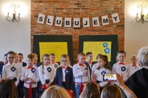 Pierwszoklasiści uroczyście ślubowali i zostali mianowani na uczniów